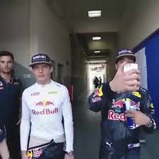 Jun 20, 2021 · lewis hamilton (mercedes) n'a pas réussi à tenir le rythme imposé par la red bull de max verstappen dimanche, lors du grand prix de france de formule 1. Max Verstappen Hast Daniel Ricciardo Coub The Biggest Video Meme Platform