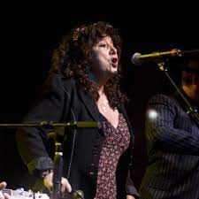 Midnight at the daisies , take your camel to bed. Midnight At The Oasis Paroles Maria Muldaur Greatsong