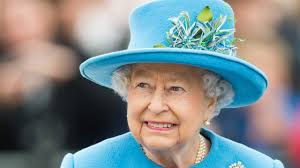 Queen Elizabeth Ii Had A Glitch On A Video Call And She Handled It Perfectly Glamour