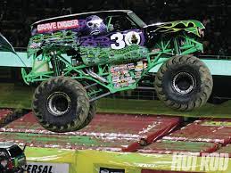 Pin By Ana Paula Nome Social Paulo R On Carros Monsters Monster Trucks Monster Big Trucks