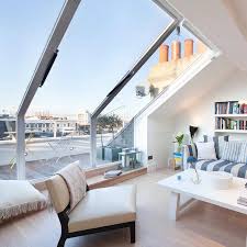 Evita saturar los ambientes de tu casa con muchos colores y busca siempre la armonía entre los estilos que coexistan en trabaja siempre con dos o tres tonos y no olvides hacer pruebas directamente en las paredes para medir luz y contrastes. Ideas De Decoracion Ventanas Para Llenar Tu Casa De Luz Foto 1