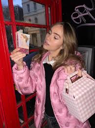 Select from premium suki waterhouse of the highest quality. Suki Waterhouse On Twitter Pop Suki New Chunky Chains And Bags