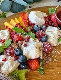 Christmas Mini Pavlova Wreath Vj Cooks Recipe Pavlova Pavlova Wreath Xmas Food