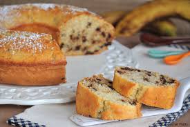 Sbucciate e frullate le banane con l'acqua e versatele nel cestello. Ciambella Alla Banana E Cioccolato Stagioni Nel Piatto