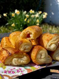 Not too sweet thanks to the tang of cream cheese! Pastelitos De Guayaba Y Queso Guava Cheese Pastries Desocio In The Kitchen