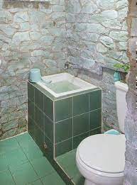 Ukurannya yang kecil tersebut membuat kamar mandi sangat rawan cepat kotor dan jadi sarang bakteri. Batu Alam Andesit Untuk Lantai Kamar Mandi Kering Basah