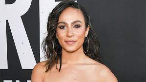  Who Is Aurora Perrineau Learn About Actress Lena Dunham Apologized To Hollywood Life
