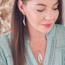 Robin Petal Drop Pendant Necklace