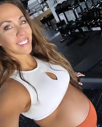 5 Life Lessons I've learned during my fit pregnancy: 1. Physical strength  will sometimes have small modifications but your strength is never gone. 2.  Sometimes the people encouraging your fear are louder