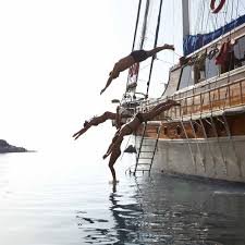 Schlag ggfs in google nach, yoga english sun /whatever. Segeln Und Yoga Sonnengruss Auf Der Atlantis Fit For Fun