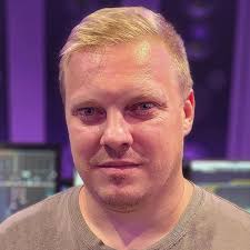 Paul Ashmore's Instagram, Twitter & Facebook