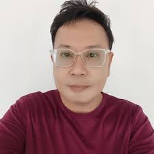 Better disguise than Superman wearing spectacles. Also fyi it doesn't  matter if you're a Malaysian, to pump RON 95 petrol you need a  Malaysian-registered car.