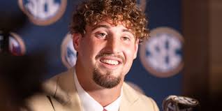 Danny Stutsman, Billy Bowman Jr. named to Nagurski Trophy preseason  watchlist