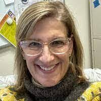 Laura Oram's Instagram, Twitter & Facebook