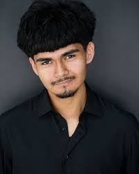 Noe Gil's Instagram, Twitter & Facebook