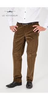 C'est le pantalon qui définit l'essence du look pour homme. Pantalon Velours Cosserat Marron Bayard Homme
