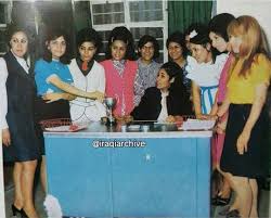 العراق طالبات من اليمن والسودان والامارات وسوريا يدرسن في جامعه البصرة عام 1971 baghdad iraq sumer