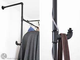Die kleine ecke um den pflanztisch schon im eingangsbereich begrüßt jeden gast ein selbstgemachter. Kreativ Oder Primitiv Garderobe Aus Wasserrohren