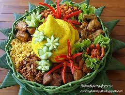 Nasi Tumpeng Is A Cone Shaped Rice Dish Like Mountain With Its Side Dishes Vegetables And Meat Traditionally Featured In The Sl Masakan Seni Makanan Makanan