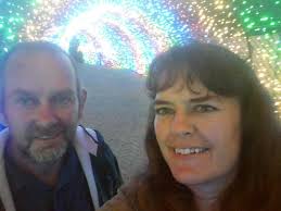 Dankie aan die bekommerde persone wat die 70jarige Oom Nicolaas Jacobus  Roetz, gebore 1955, 20 November, opgetel het in Parys die week voor  Kersfees waar hy onder 'n kombersie gelê en slaap