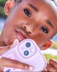 Canon R50, 50mm 1.8, edit Lightroom.