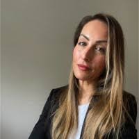 Eleanor Holman's Instagram, Twitter & Facebook