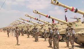 في 6 مايو من عام 1976، أقر المغفور له بإذن الله الشيخ زايد بن سلطان وأعضاء المجلس الأعلى للاتحاد توحيد القوات المسلحة تحت علم واحد وقيادة مركزية واحدة تسمى القيادة العامة للقوات المسلحة، وذلك لتوطيد دعائم الاتحاد وتعزيز مسيرته. Ø§Ù„Ù‚ÙˆØ§Øª Ø§Ù„Ù…Ø³Ù„Ø­Ø© Ø§Ù„Ù…ØµØ±ÙŠØ©