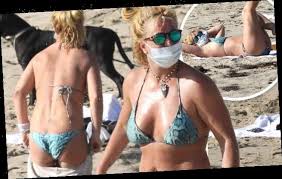 Britney spears showed off a cute new haircut right in time for 2021—check out the pics here. Britney Spears Shows Off Her Bikini Body While On The Beach In Malibu Wstale Com
