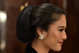 Cucuk sanggul bukan sekadar di rambut harian metro. Cari Tahu 5 Jenis Sanggul Tradisional Inpirasi Tatanan Rambut Untuk Acara Besar