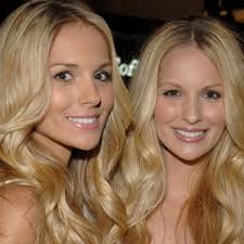 Twins in 'Deck The Halls' 'Memba Them?!