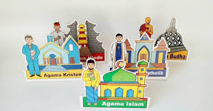Keluarga julio sihombing sedang beribadah dengan khidmat di rumahnya sendiri, minggu (19/4), ketika dua orang pria masuk ke rumahnya meminta ibadah dihentikan. Mb Rumah Ibadah Sebutik Edutoys