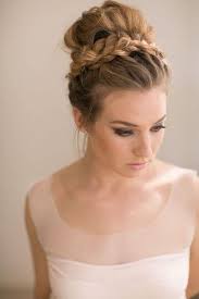 Gelin Basi Ve Topuz Modelleri 2020 Yazi Icin En Guzel Gelin Sac Modelleri Kiyafet Kombinleri Medium Hair Styles Hair Styles Vintage Wedding Hair