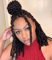 Hi babes!!!i just wanted to show you guys my technique for neat and easy passion twist using the freetress watercurl. 18 Inches Passion Twist Crochet Hair Hair Twist Styles Twist Hairstyles Braided Hairstyles