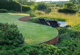 Garten Stutzmauer Aus Stahl Ein Modernes Funktionales Und Langlebiges Gestaltungselement Neueste Dekora In 2020 Garden Architecture Sloped Garden Landscape Design