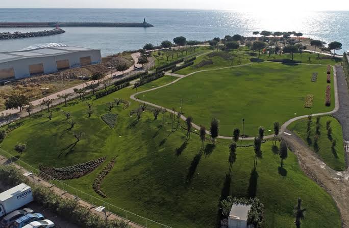Imperia, nuove regole per i parchi cittadini, stretta su grigliate, pallone e cani senza guinzaglio