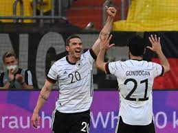 Robin gosens and his girlfriend have been together for nearly a decade. Em 2021 Robin Gosens Geht Seinen Teamkollegen Auf Die Eier Fussball