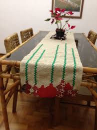 Caminho De Mesa De Juta Para O Natal Caminho De Mesa Natalino Com Juta Prateada Apliques De Bolas De Tecido Sinhaninha Pano De Prato De Natal Pratos Para Natal Ideias