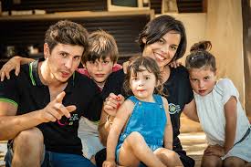 De camping heeft plaatsen met grasland, groen terrein, harde bodem, plaatsen met enige schaduw, plaatsen met veel schaduw, plaatsen zonder schaduw. New Owners New Projects Camping Les Portes Du Canigou