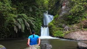 Jika anda ingin berkunjung ke curug yang ada di purbalingga ini, anda tidak akan kesulitan untuk desa ini setidaknya memiliki 10 air terjun atau curug, seperti yang telah disebutkan di atas: Curug Tilu Bandung Tiket Pesona Keindahan Agustus 2021 Travelspromo