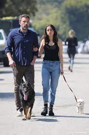 Ana celia de armas caso nació en cuba el 30 de abril de 1988. Ben Affleck And Ana De Armas Split After 1 Year Together Popsugar Celebrity