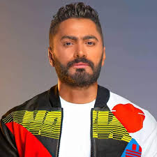 تامر حسني شريف عباس فرغلي (مواليد 16 أغسطس 1977) المعروف باسمه الفني تامر حسني هو مغني، وكاتب أغاني، وملحن، وممثل، وكاتب سيناريو، ومخرج كليبات مصري، بدأ مسيرته الفنية في عام 2002 عبر ألبوم مشترك مع شيرين عبد الوهاب بعنوان. ØªØ§Ù…Ø± Ø­Ø³Ù†ÙŠ ÙŠØ­Ø° Ø± Ø¬Ù…Ù‡ÙˆØ±Ù‡ Ù„Ù… Ø£ØªØ¹Ø§Ù‚Ø¯ Ø¹Ù„Ù‰ Ø£ÙŠØ© Ø­ÙÙ„Ø§Øª ÙÙŠ Ø§Ù„ÙØªØ±Ø© Ø§Ù„Ù‚Ø§Ø¯Ù…Ø© Ù…Ø¬Ù„Ø© Ø³ÙŠØ¯ØªÙŠ