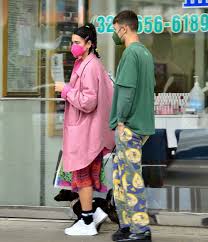 Dua lipa and anwar hadid seen in noho on october 9, 2019 in new york city. Dua Lipa Hungary Backup On Twitter In 2021 Dua Anwar Hadid Winter Fashion Outfits