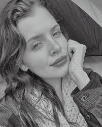 Debbie Castro's Instagram, Twitter & Facebook