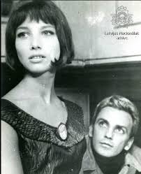 Šodien Dzimšanas diena poļu aktrisei Pola Raksa ❤️ 1941 g Pie mums aktrise  populāra kā galveno lomu tēlotāja fimā Četri tankisti un suns ,kā arī  Gunāra Cilinska kara drāmā Noktirne kopā ar