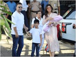 Raj kundra, the husband of bollywood actress shilpa shetty, is a successful businessman. Shilpa Shetty And Husband Raj Kundra Are All Smiles As They Pose For The Paparazzi With Their Newborn Daughter Samisha View Pictures Hindi Movie News Times Of India