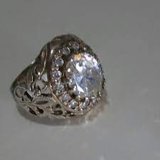 Batu mustika serai ini insya allah mempunyai khasiat dan manfaat alami yang dipercaya sebagai sarana penglarisan. Cincin Batu Serai Putih Ikatan Silver 925 Shopee Malaysia