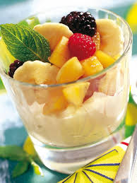 Esta misma receta pero variando el tipo de frutas te permitirá preparar macedonia de frutas tropicales. Macedonia De Frutas De Verano Con Natilla Macedonia De Frutas Recetas De Ensalada De Frutas Receta De Mousse