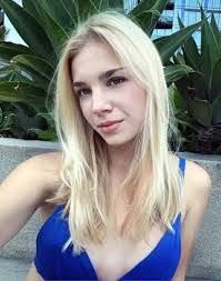 Elisa Roe's Instagram, Twitter & Facebook