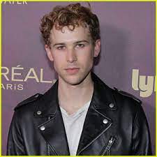 Dorfman made her acting debut back in 2009 and has since had reoccurring roles in jane the virgin, 13 reasons why, and love in the time of corona. Jane The Virgin Casts Tommy Dorfman In Recurring Role For Final Season Casting Jane The Virgin Television Tommy Dorfman Just Jared Jr