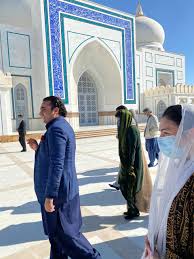 Maryam driven to BB's mausoleum by Bilawal to pay her respects